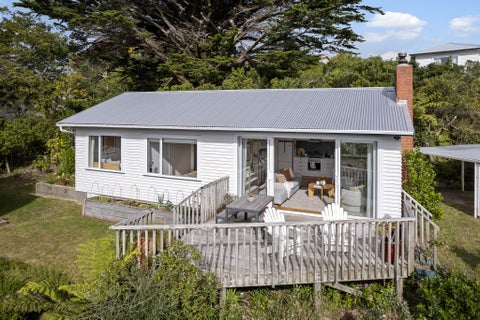 18 Warrington Grove, Newlands, Wellington