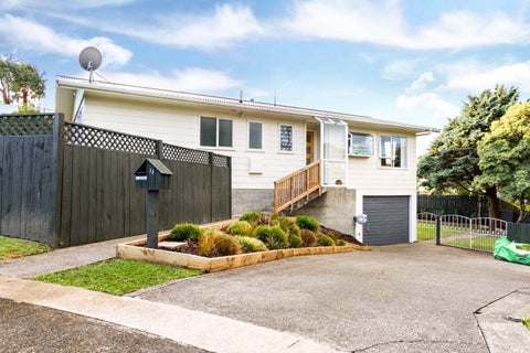 33 Thimble Lane, Whitby, Porirua