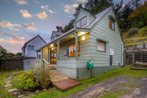 5 Bobstay Lane, Whitby, Porirua
