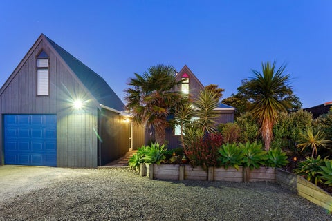 29 Eruini Street, Waikanae Beach, Waikanae