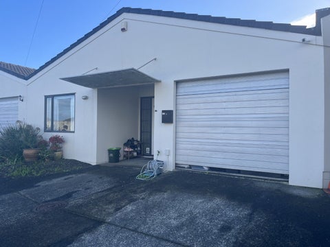 16B Ksenia Drive, Flat Bush, Auckland