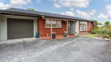 2/33 Akoranga Drive, Northcote, Auckland
