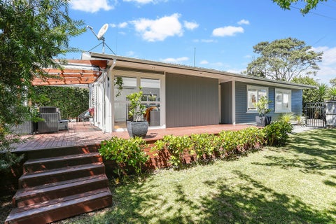 15 Kaurilands Road, Titirangi, Auckland