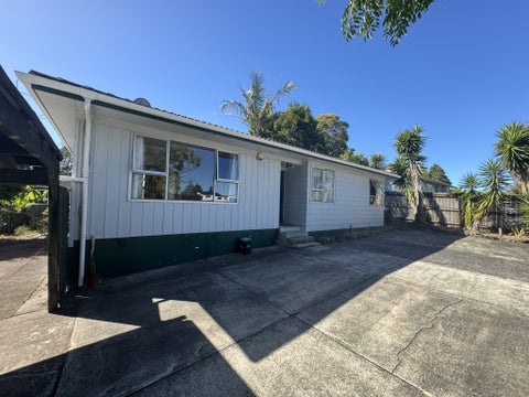 44 Universal Drive, Henderson, Auckland