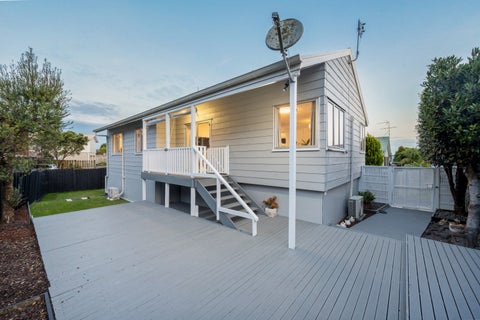 2/134 Bradbury Road, Botany Downs, Auckland