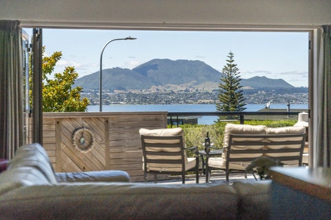 17 Shera Street, Acacia Bay, Taupo
