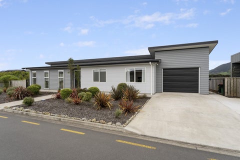 3 Tapuhikura Street, Waikanae