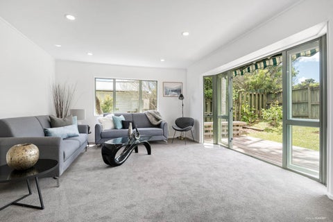 1/670 East Coast Road, Pinehill, Auckland