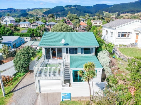28 Aperahama Street, Paekakariki