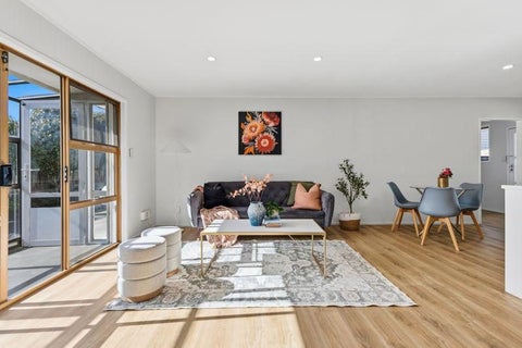 2/7 Elizabeth Avenue, Papatoetoe, Auckland