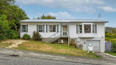 8 Venus Place, Whitby, Porirua