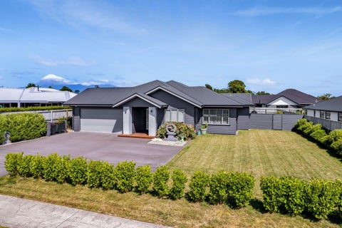 17 Honeyfield Drive, Whalers Gate, New Plymouth