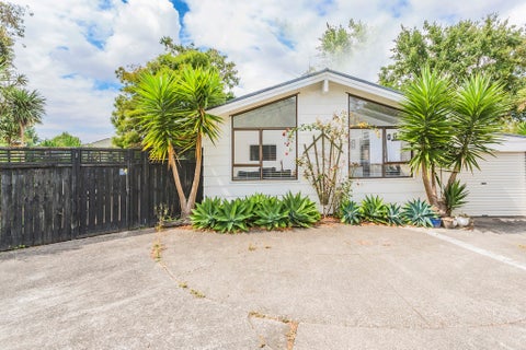 2/42 Mirrabooka Avenue, Botany Downs, Auckland