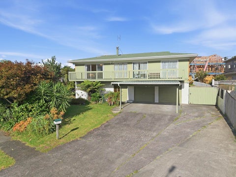 8 Kyeemagh Street, Botany Downs, Auckland