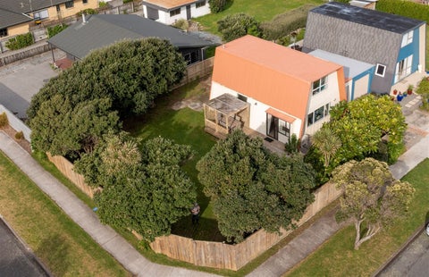 122 Field Way, Waikanae Beach, Waikanae