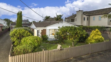 2/15 Milford Road, Milford, Auckland