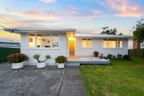 17 Alanbrooke Crescent, Avondale, Auckland