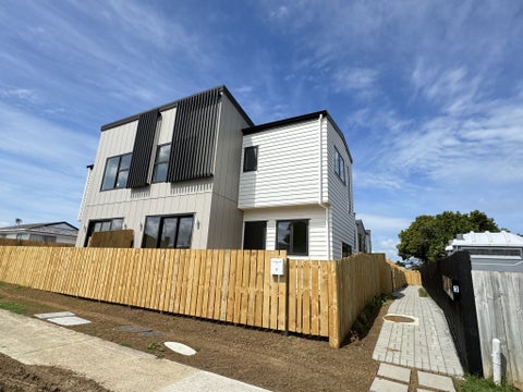 4/3 Harwell Place, Mangere, Auckland