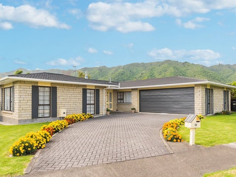 11 Awanui Drive, Waikanae