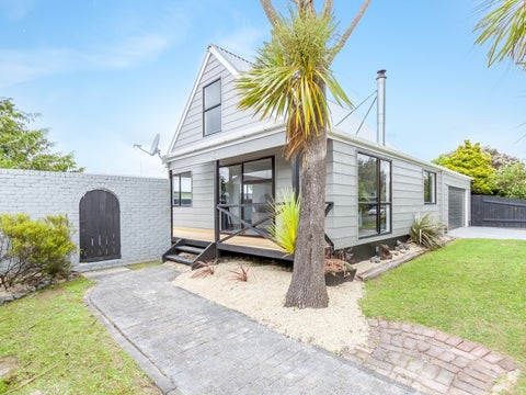 19 Suzanne Grove, Kelvin Grove, Palmerston North
