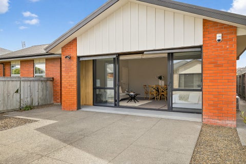 15 St Peters Close, Woolston, Christchurch