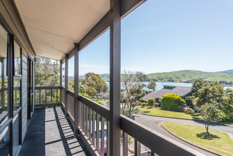 28 The Crowsnest, Whitby, Porirua