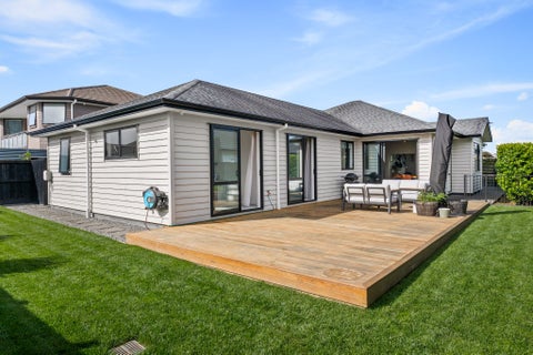 16 Sir Lincoln Drive, Kumeu
