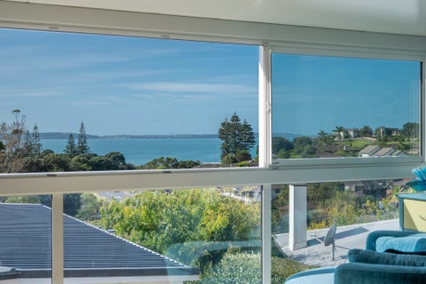 1015 Beach Road, TORBAY, AUCKLAND