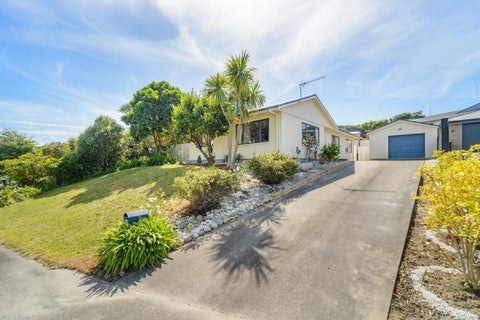 37 Dahlstrom Grove, Kelvin Grove, Palmerston North