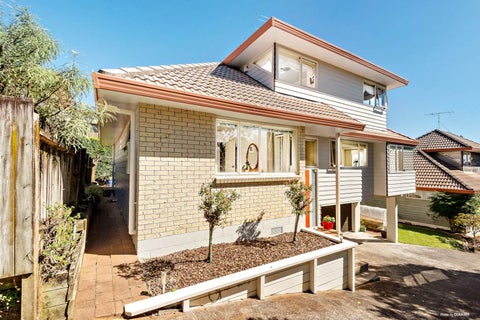 2/121 Ocean View Road, Hillcrest, Auckland