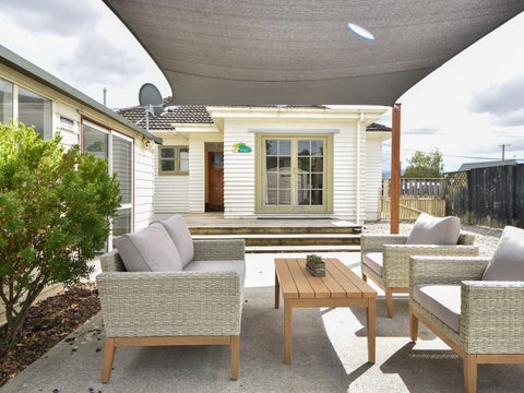 249 High Street South, Carterton