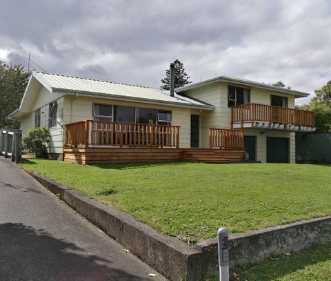 14 Skipage Grove, Featherston