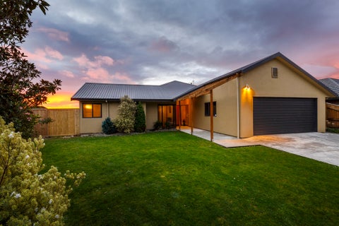 5 Ron Place, Fitzherbert, Palmerston North