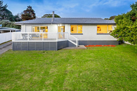 8 Glennis Place, Clendon Park, Auckland