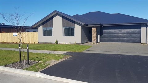 8 Hamlett Drive, Woodend, Woodend