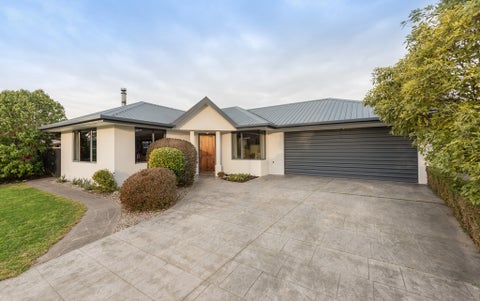 20 Whiting Drive, Wakefield