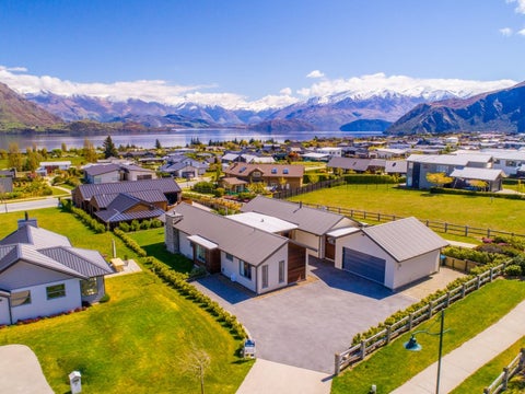11 Urquhart Place, Wanaka