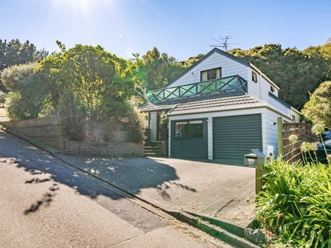 27 Postgate Drive, Whitby, Porirua