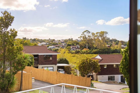 2/39 Rapallo Place, Farm Cove, Auckland