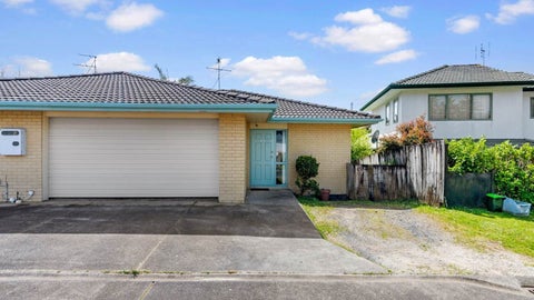 2/7 Marbeth Court, Botany Downs, Auckland