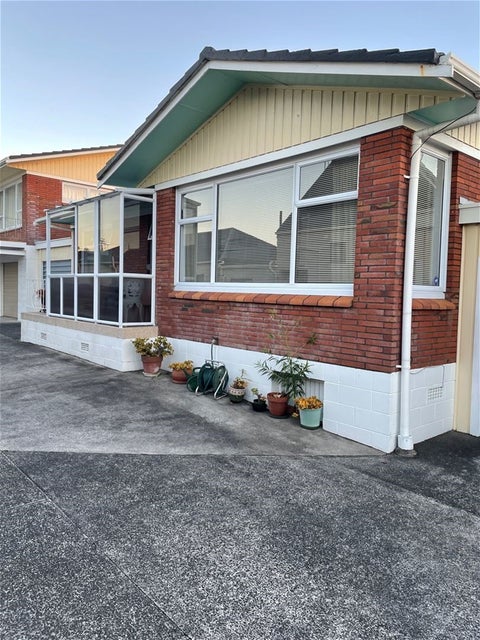 2/10 Shakespeare Road, Milford, Auckland