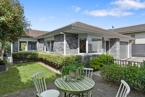 2/19 Clarke Road, Onehunga, Auckland