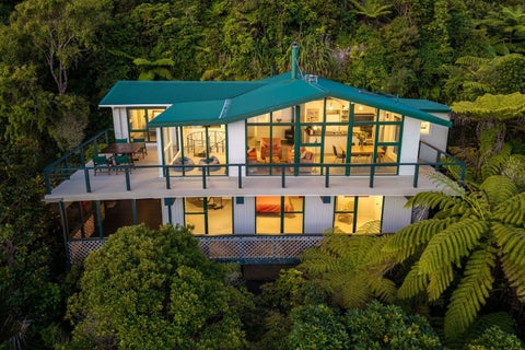 42 Ferry Road, Days Bay, Lower Hutt
