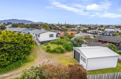 11 Freyberg Crescent, Waikanae Beach, Waikanae