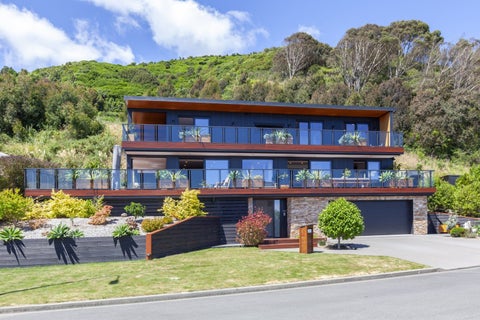 101 Kakariki Grove, Waikanae