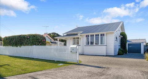 62 Beach Road, Mellons Bay, Manukau City, Auckland