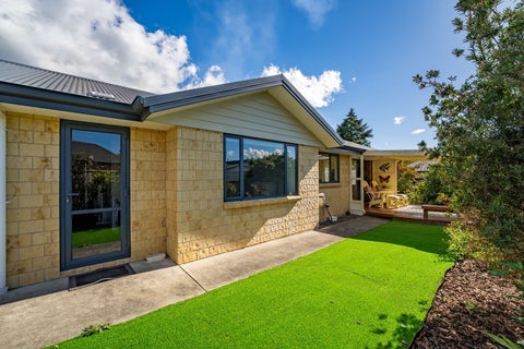 37B Eighty Eight Valley Road, Wakefield
