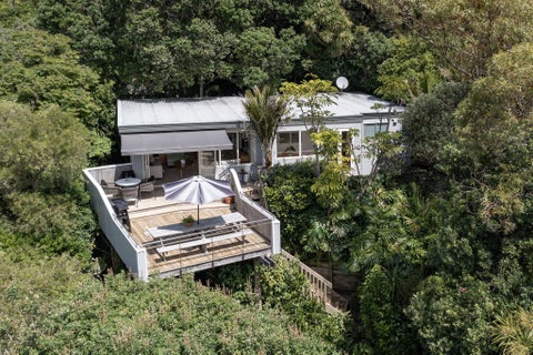 61 Seaview Road, Piha, Piha