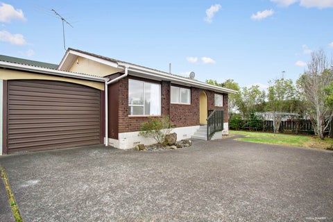 2/14 Pakira Avenue, Glendene, Auckland