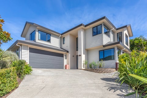 16 Endeavour Drive, Whitby, Porirua